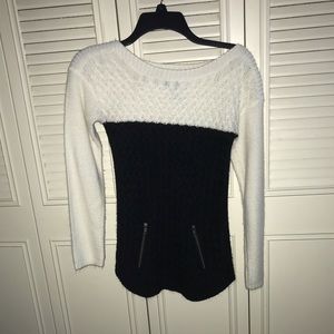 🍭Black and White Sweater